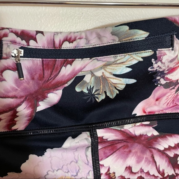 ATHLETA Run Free Garden Party 7/8 Leggings Pink Floral High Rise Medium - Picture 4 of 6